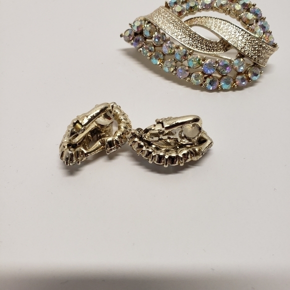 VINTAGE Signed Coro Brooch  Earrings Set Aurora Borealis Rhinestones Gold Tone - Picture 4 of 6